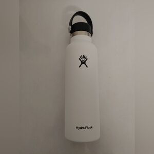 New Branded Hydro Flask Standard Flex Cap - White, 21 oz. Sleek Cool Bottle